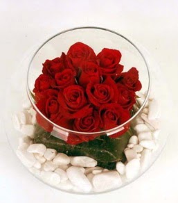 Cam fanusta 11 adet kırmızı gül  Düzce online çiçek gönderme sipariş 