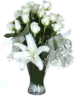 cam içerisinde 11 beyaz gül ve 1 kazablanka  Düzce çiçek online çiçek siparişi 