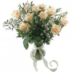 Vazoda 8 adet beyaz gül  Düzce çiçek gönderme sitemiz güvenlidir 