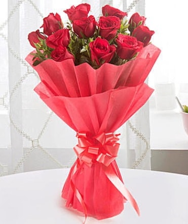 12 adet kırmızı gülden modern buket  Düzce çiçek siparişi vermek 